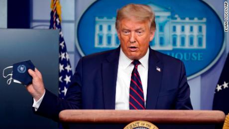 Trump dice que podría enviar hasta 75,000 agentes federales a ciudades de EE. UU.
