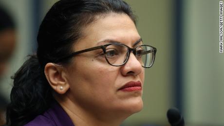 & # 39; Escuadrón & # 39;  miembro Rashida Tlaib derrota a su rival principal Brenda Jones, proyectos de CNN