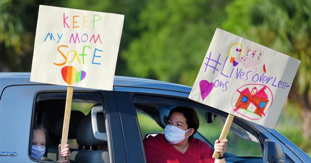 El sindicato de docentes más grande de Florida presenta una demanda contra el estado por las reaperturas escolares