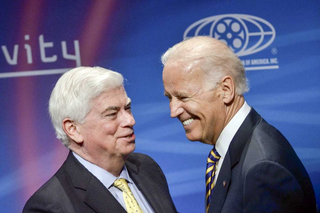 Dodd atrae fuego – y alabanza – como veterano vicepresidente de Biden