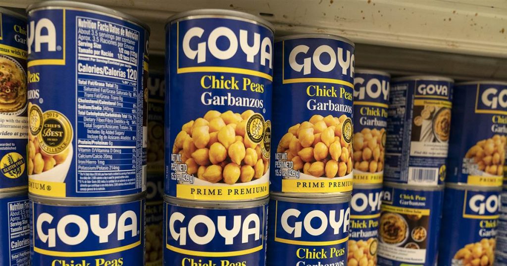 Los latinos que boicotean a Goya dicen que no se trata de política.  Se trata de oponerse al "odio" de Trump