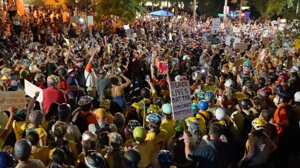 'Wall of Vets', únete a las protestas en Portland