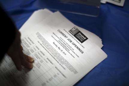 Las solicitudes iniciales de desempleo cayeron a 1,18 millones la semana pasada Por Investing.com