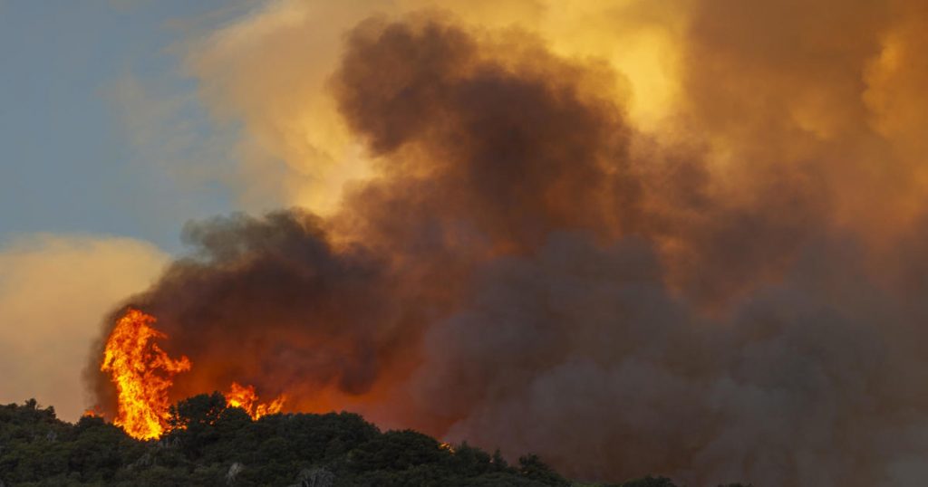 Apple Fire en California se extiende a más de 20,000 acres