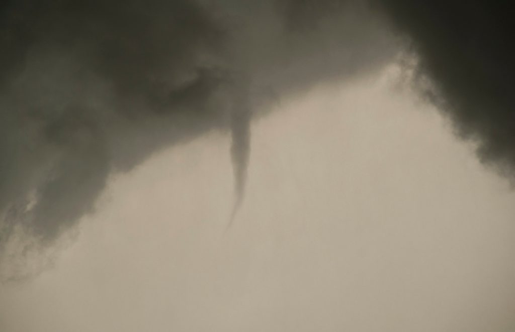 NWS confirma que tornado aterrizó en el condado de Lake y viajó a Wisconsin el lunes – NBC Chicago